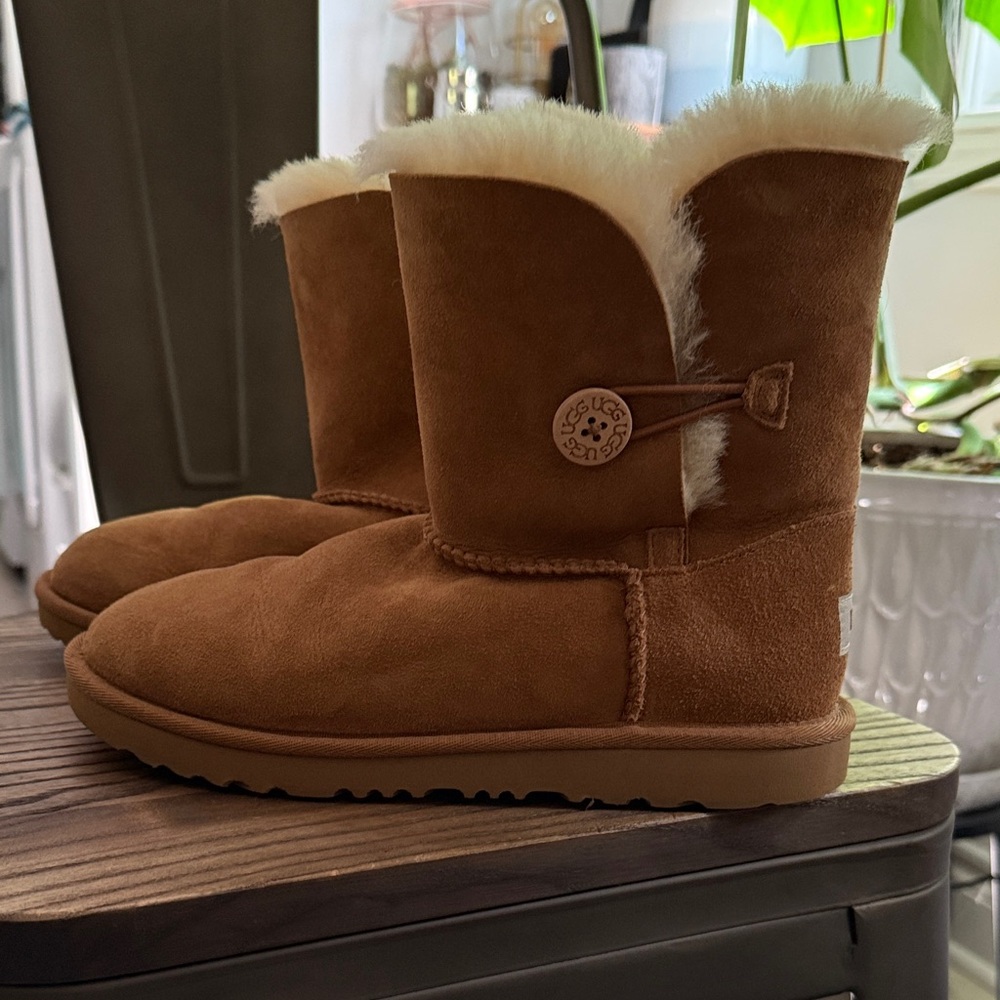UGG Chestnut Bailey Button Boots